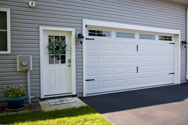 24/7 Emergency Garage Door Panel Replacement experts in Trenton, MI